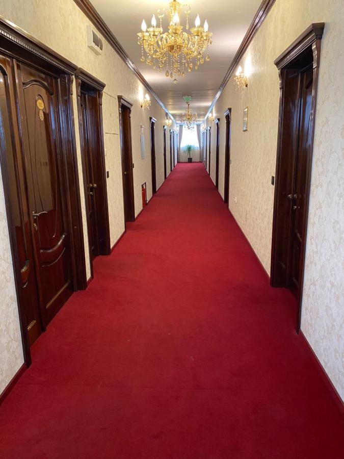 Hotel Onix Roman Bagian luar foto