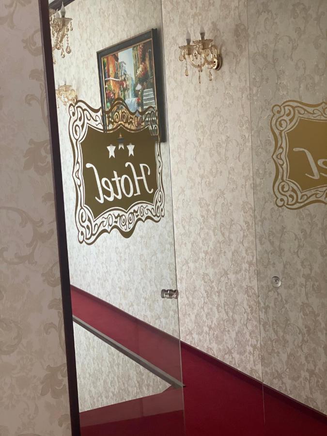 Hotel Onix Roman Bagian luar foto