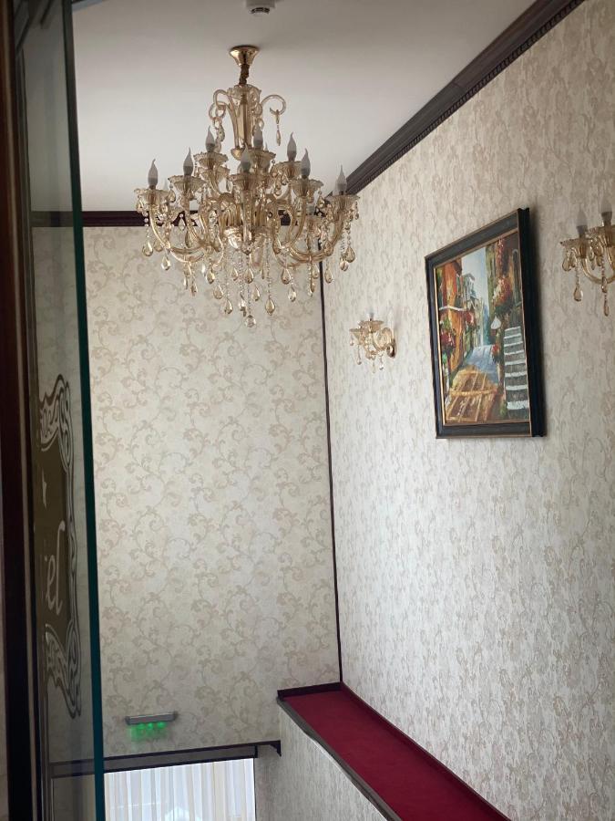 Hotel Onix Roman Bagian luar foto