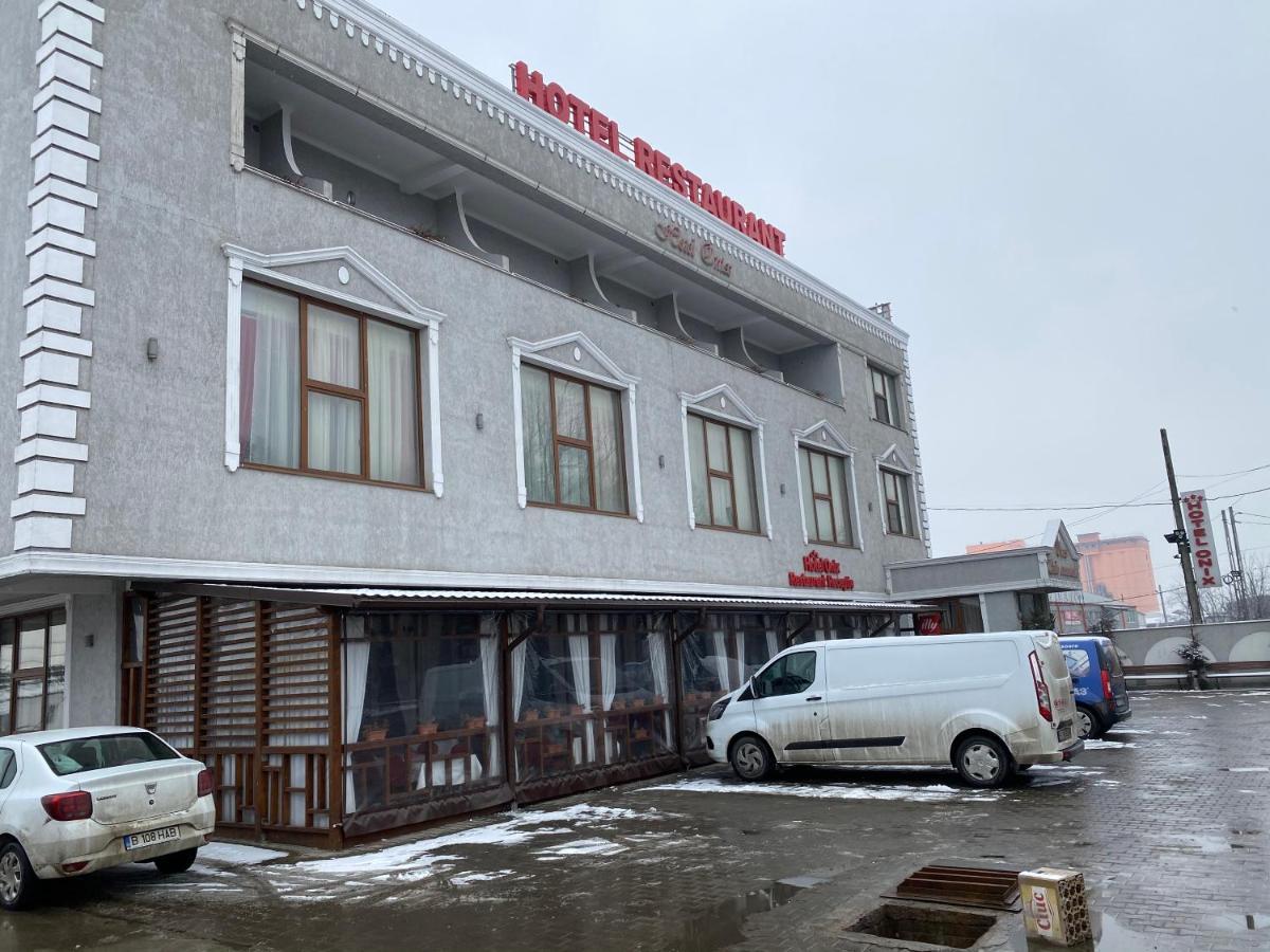 Hotel Onix Roman Bagian luar foto